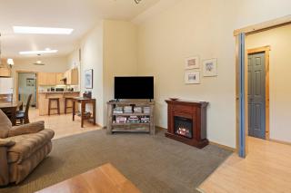 Huckleberry Cottage - 5