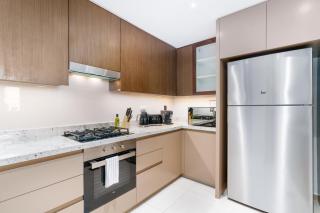 Ultimate Stay - Relaxing 2BR in Downtown Dubai with Balcony Steam Room & Massage Chair - 1