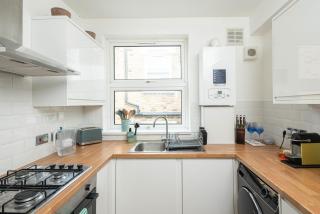 Bright 1BR Retreat Near Hilly Fields - 1