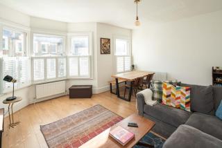 Bright 1BR Retreat Near Hilly Fields - 0
