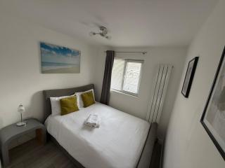 Cosy private home near Heathrow & Central London - 1