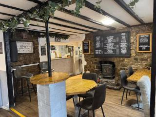 Cosy Pubs Bed & Breakfast - 4