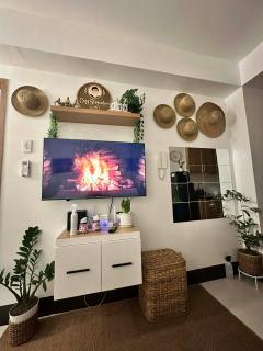 Cozy Staycation by Jacob Shore 3 Tower 3 - 6