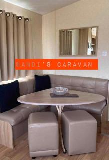 3 bedroom 8 berth caravan centre of Towyn - 7
