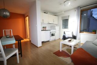 Convenient apartment- perfect location! - 0