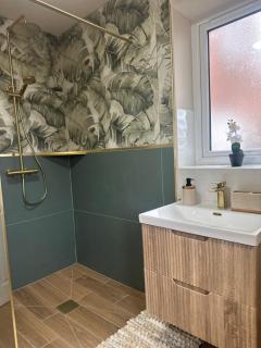 Nest House Crewe 4 Bedrooms Sleeps 7 - 3