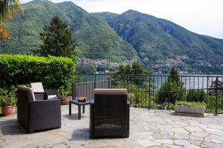 Villa Dolce Lake Views Outdoor Terrace Dining - 0