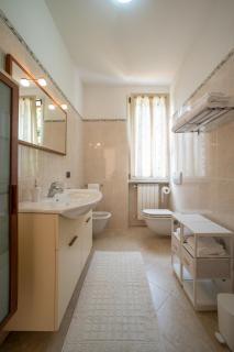 Villa Dolce Lake Views Outdoor Terrace Dining - 6