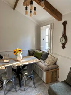 Beautiful 1840s Grade II Listed Almshouse - 7