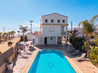 Kalisti-4 Bedroom Beachfront Villa with Private Pool - 9