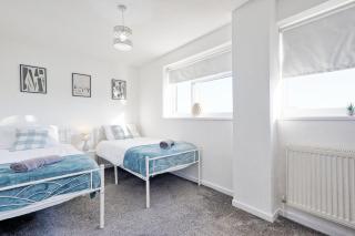 Modern 4BR Sleeps 10, Free Parking, Basildon town, Contractor friendly - 6