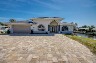 Waterfront - Walk to Beach, Pool ,Spa, Kayaks, Bikes, Direct Gulf Access - Retro Retreat - 2