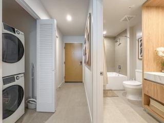 Modern MIA Worldcenter Studio with Balcony Pool & Gym - 5