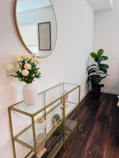 The Greatest Location in Hollywood FREE Parking - 1