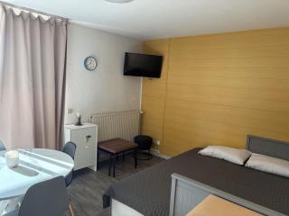 Agréable T2 lumineux avec vue dégagée et piscine - 8