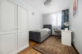 Spacious Apartments in Warsaw Center with Air Conditioning and Desks by Noclegi Renters - 1