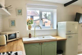 Modern Country Cottage Stay - 3