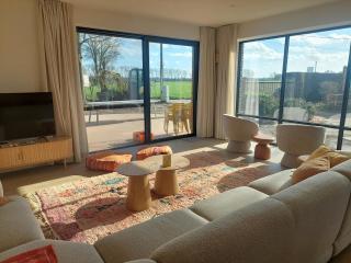 Barn of Bliss - sunny and luxurious family home - 8