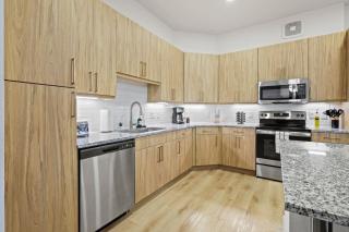 Luxe 2BR w 2 King Beds, Gym and Pool Access - 1
