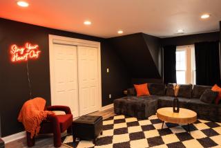 NEW Final Four Fun- Karaoke Lounge - Hot Tub - Prof Photos Coming Soon - 3