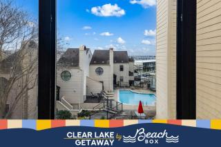 Elegant Lakefront Condo Showcasing Spectacular Views. - 0