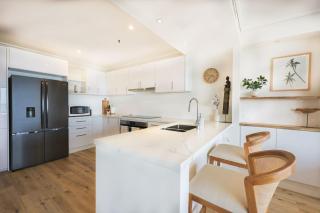 Luxury Beach View Escape - 6