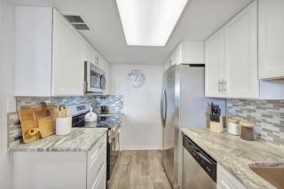 Fresh Condo Near Beach Pool BBQ Balcony Beach Access - 4