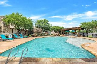 Addison Apartment with Free Parking Pool Gym - 6