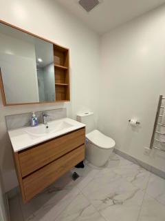 Manchester St Modern 1BR Apartment wtih Balcony - 6