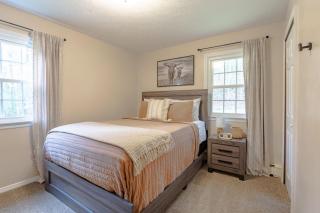 3BR Getaway Pickleball Court, Pool hot tub - 9