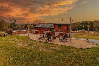 cozy couples getaway, Hot tub - 6