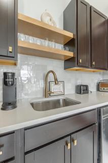 Park Hotel 2BR Suite 406 - 5