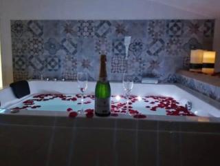 Nuit Romantique, Spa, Champagne, Cinéma, Flipper - Escapade Veyloise - 7