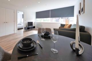 Modern 1 Bed Apartment in Gravesend w Games Room - 0