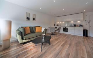 Modern 1 Bed Apartment in Gravesend w Games Room - 0