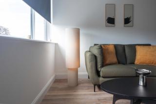 Modern 1 Bed Apartment in Gravesend w Games Room - 5