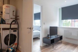 Modern 1 Bed Apartment in Gravesend w Games Room - 1