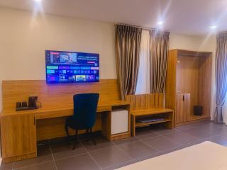 C & C Luxury Suites - 0