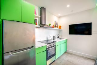 Avocado Container at EADO Juicebox - 4