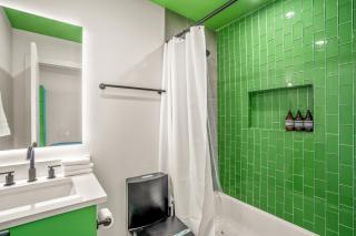 Avocado Container at EADO Juicebox - 1