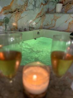 Alpha suite with jacuzzi - 8