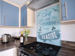 2 Bedroom Seaside 2 Caravan - 7