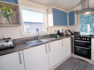 2 Bedroom Seaside 2 Caravan - 6