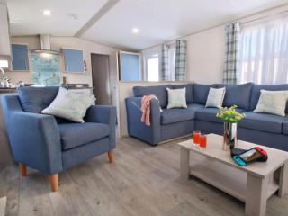 2 Bedroom Seaside 2 Caravan - 4
