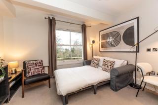 Stunning 1 BR Surbiton with views, near station - Pass the Keys - 8