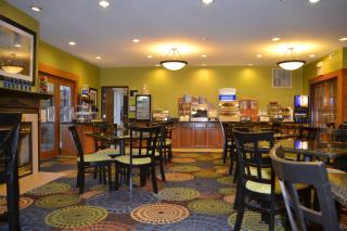 Holiday Inn Express Hotel & Suites Bloomington-Normal University Area by IHG - 9