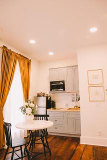 The Historic Hattie House - 9