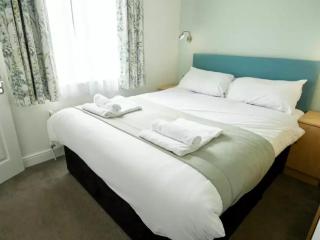 Oakdene 3 Bedroom Signature Lodge with Hot Tub - 3