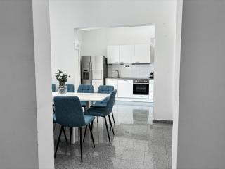 3BR I 7 Min to U1 I Fast Wifi I 10 Min to Downtown - 4