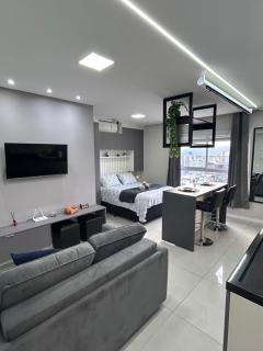 Studio 64 novo bem equipado com ar condicionado, cozinha completa, até 4 pessoas - Centro Mogi - 0